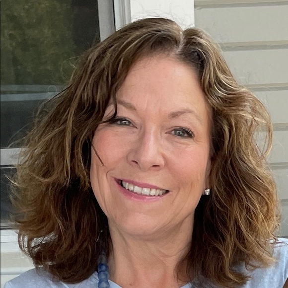 Meet your Posher, Laurie - Picture 2 of 2